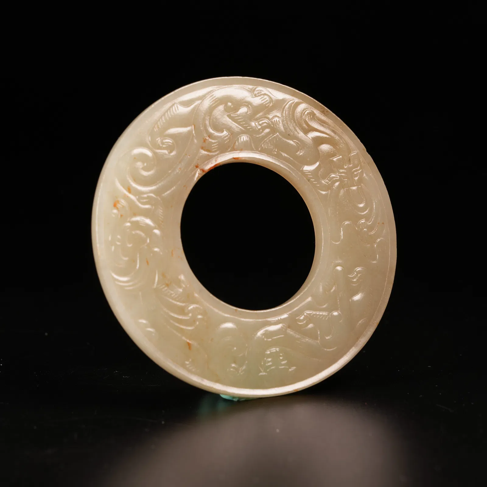 A CHI-DRAGON MOTIF PENDANT IN ARCHAIC JADE