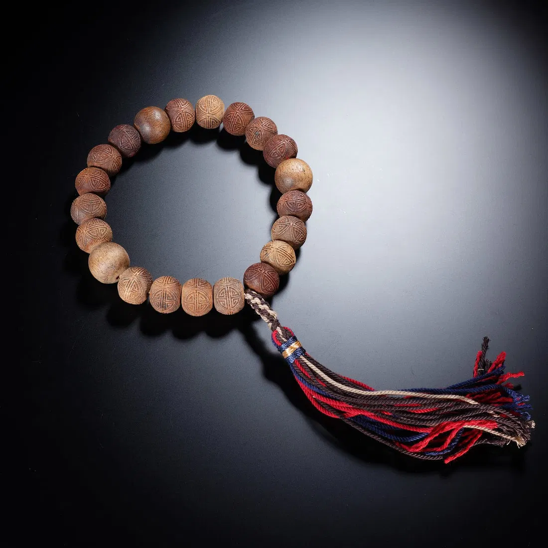 A CHINESE ALOESWOOD CHENXIANG PRAYER BEADS