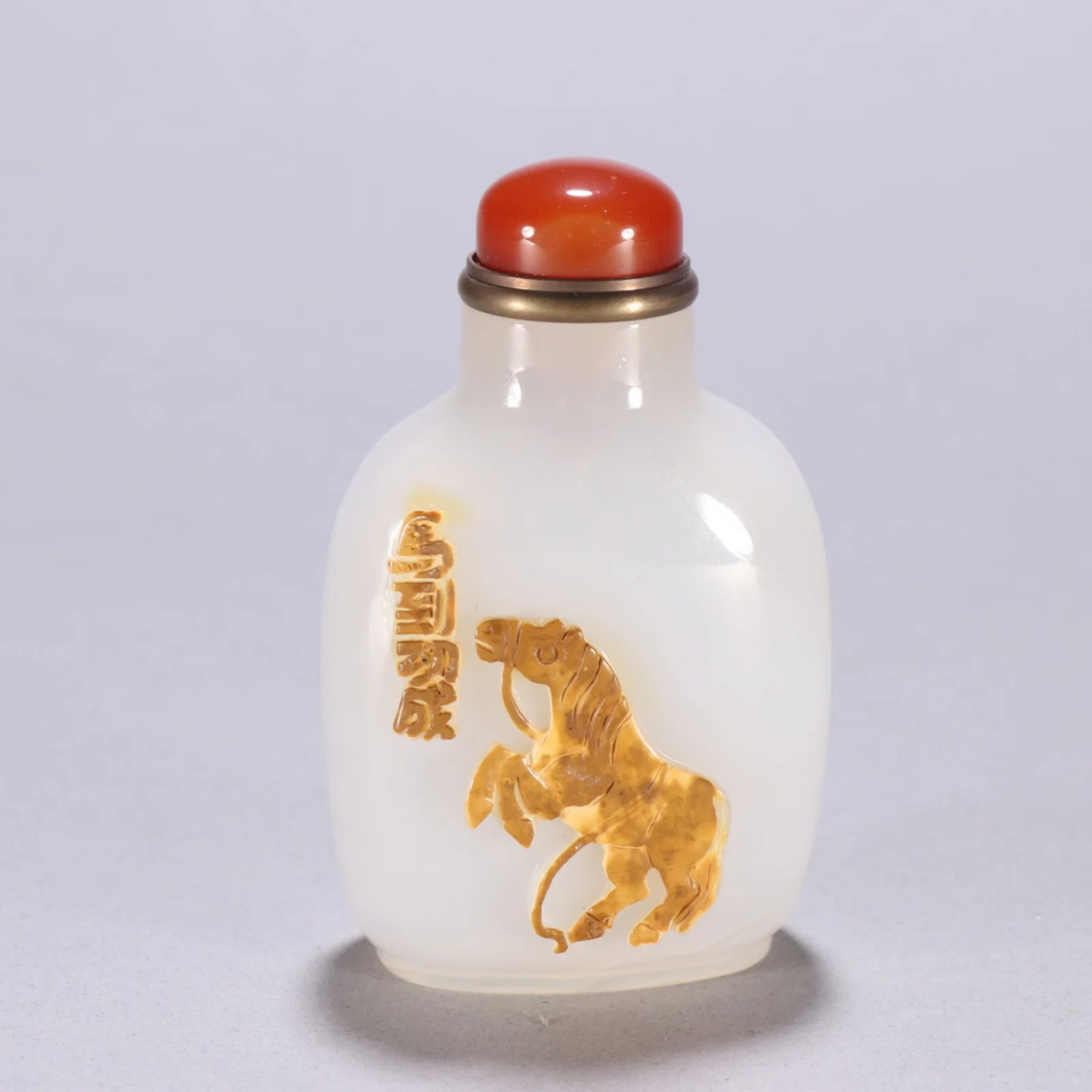 A Chinese Carved Agate Snuff Bottle