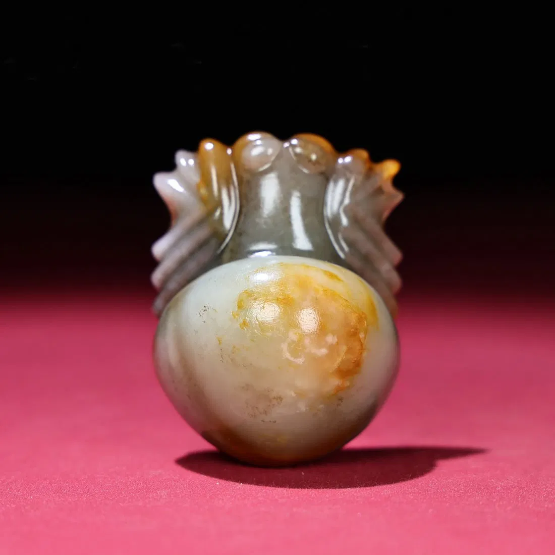 A Chinese Carved Jade Spider Statuette