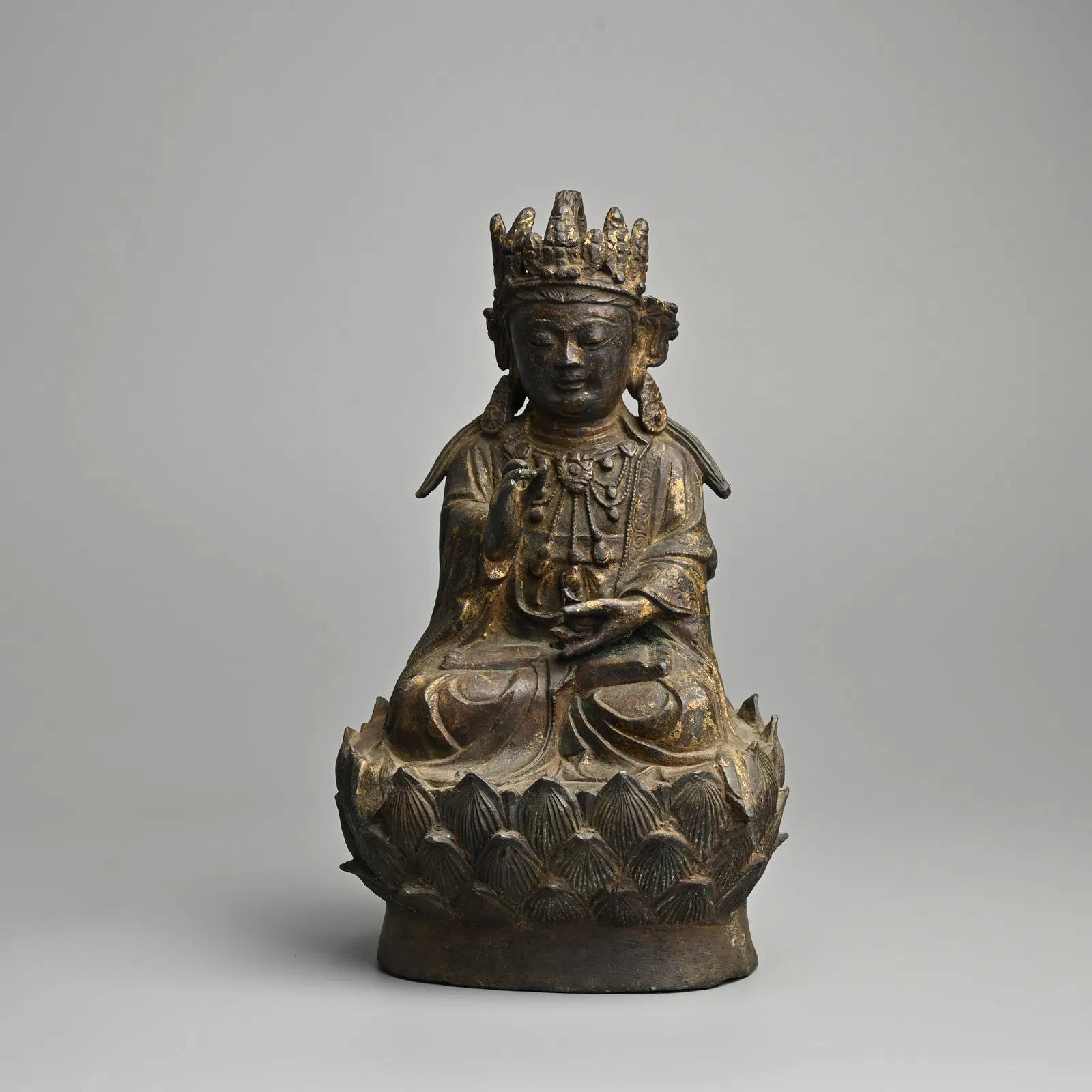 A CHINESE GILT LACQUERED BRONZE FIGURE OF A BODHISATTVA, MING DYNASTY.