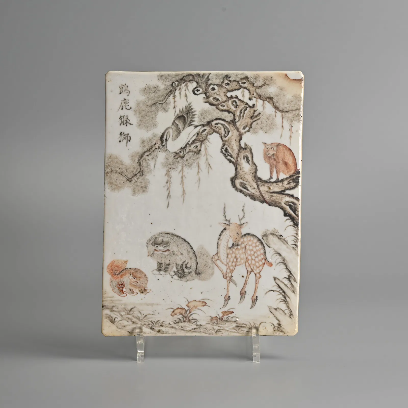 A CHINESE GRISAILLE AND IRON RED DECORATED PORCELAIN TILE / PLAQUE, 19TH CENTURY.
