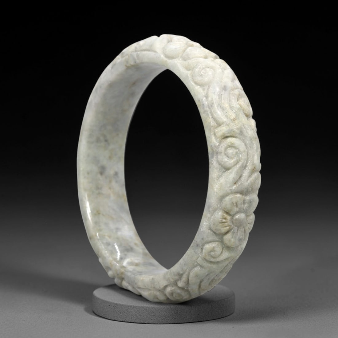A Chinese Jadeite Jade Bangle Bracelet, 20th Century, 30FS