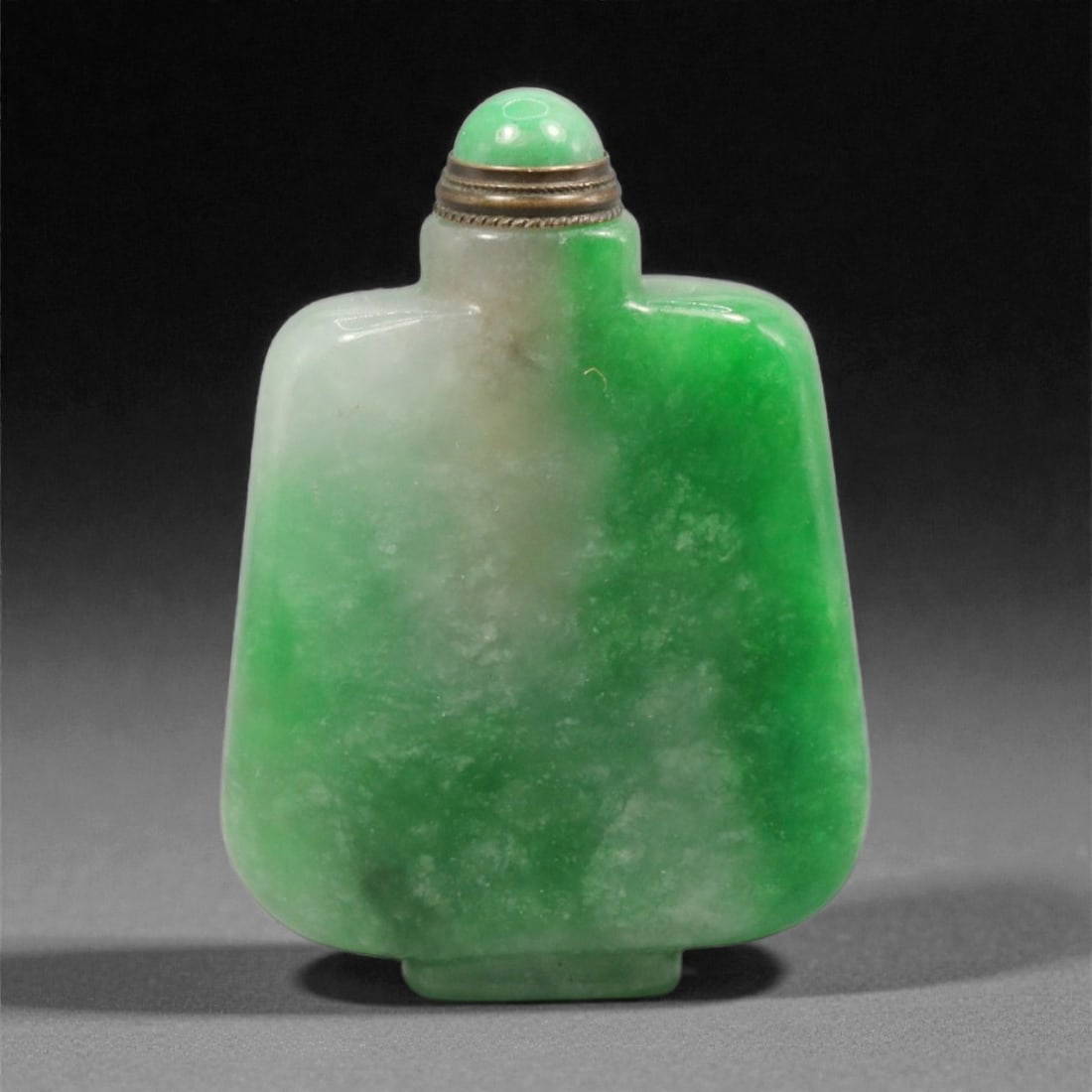 A Chinese Jadeite Jade Snuff Bottle, 20th Century, 27YC