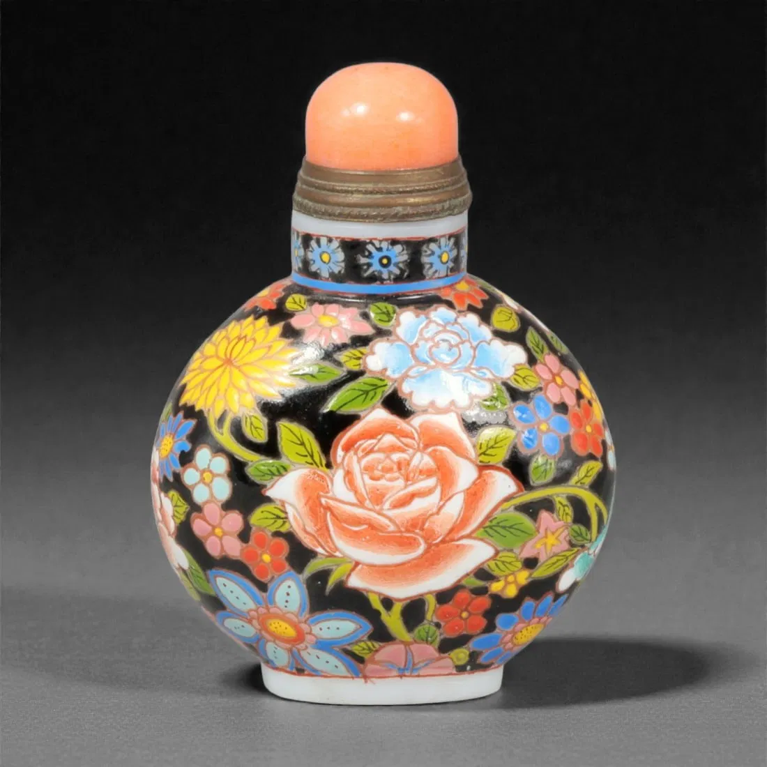 A Chinese Painted Glass Snuff Bottle, Qing Style, 20th Century, 16YC