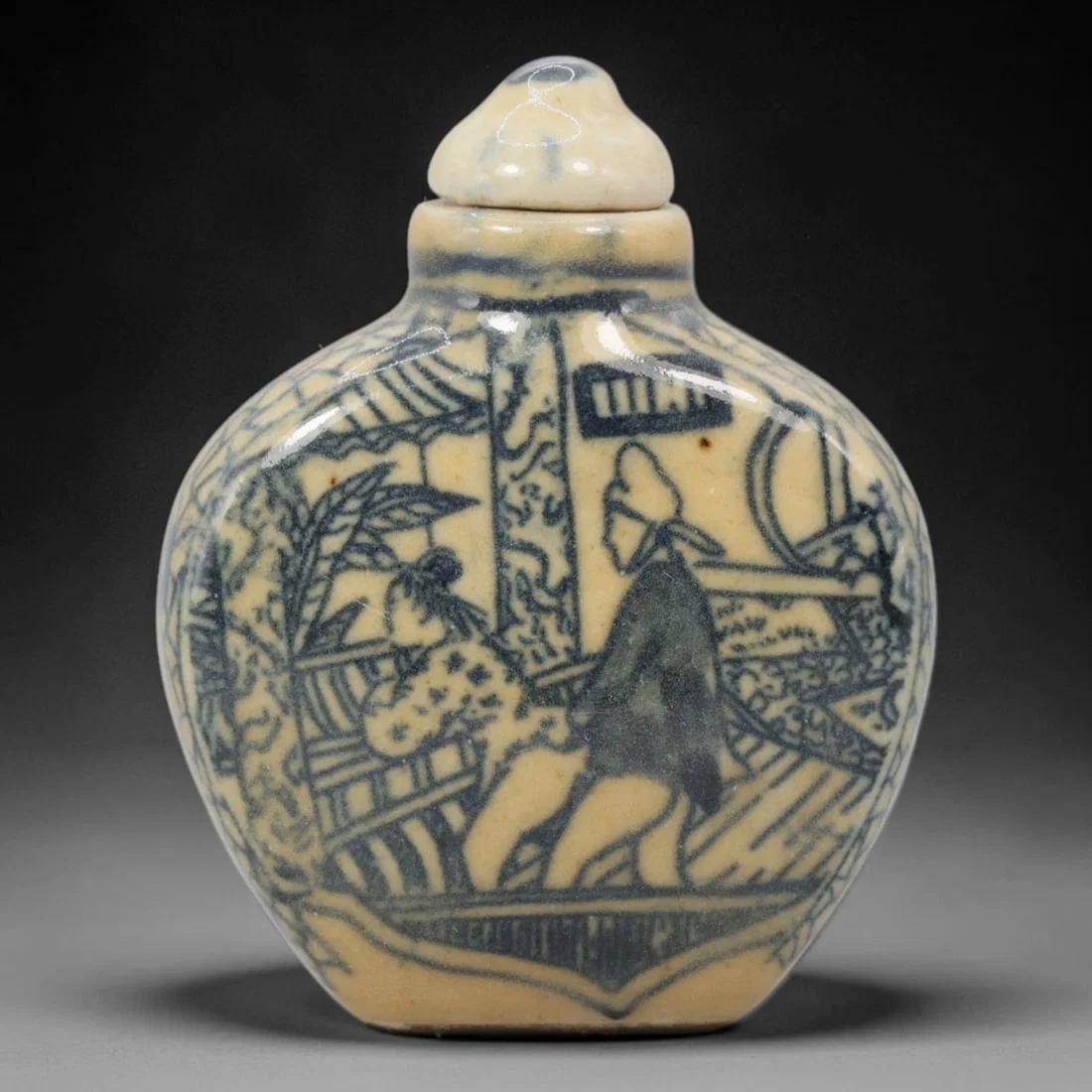A Chinese Porcelain Snuff Bottle, 20th Century, 2YD