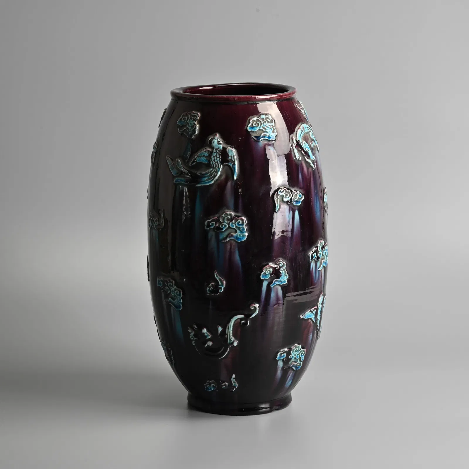 A CHINESE TURQUOISE AND AUBERGINE GLAZED APPLIQUE-DECORATED PORCELAIN VASE, QING DYNASTY.
