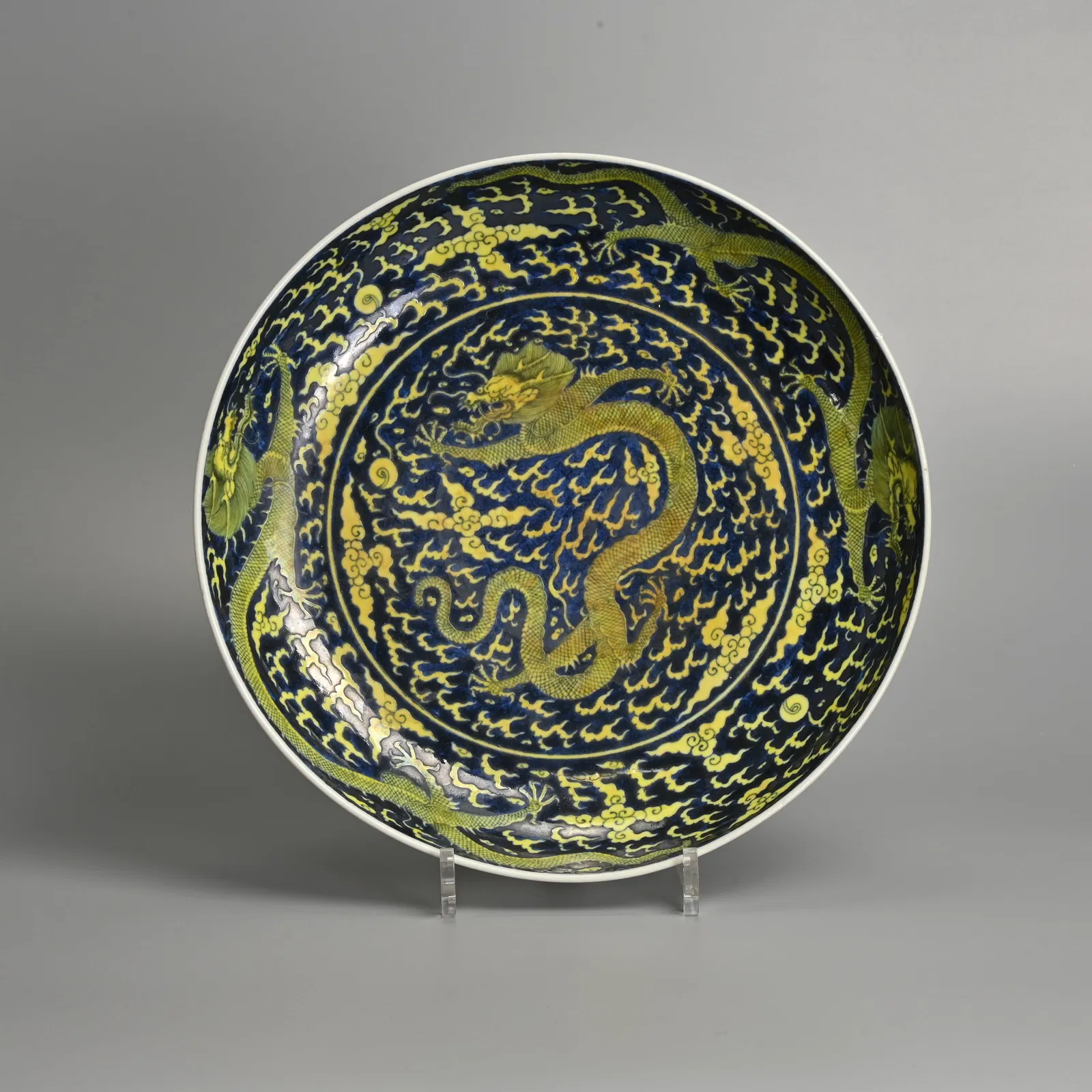 A CHINESE UNDERGLAZE-BLUE AND YELLOW-ENAMELLED PORCELAIN 'DRAGON' DISH, CHUXIUGONG ZHI MARK, QING /