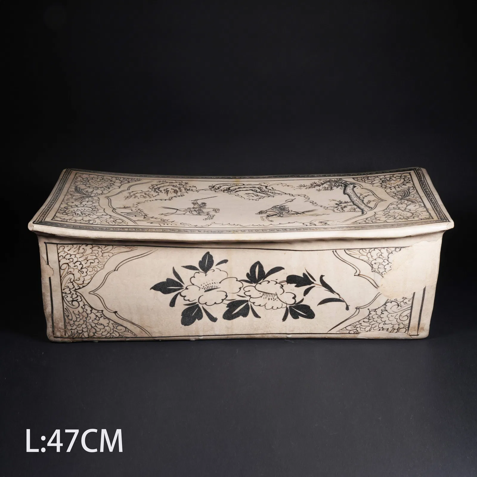 A CIZHOU WARE PORCELAIN PILLOW WITH FIGURE MOTIF