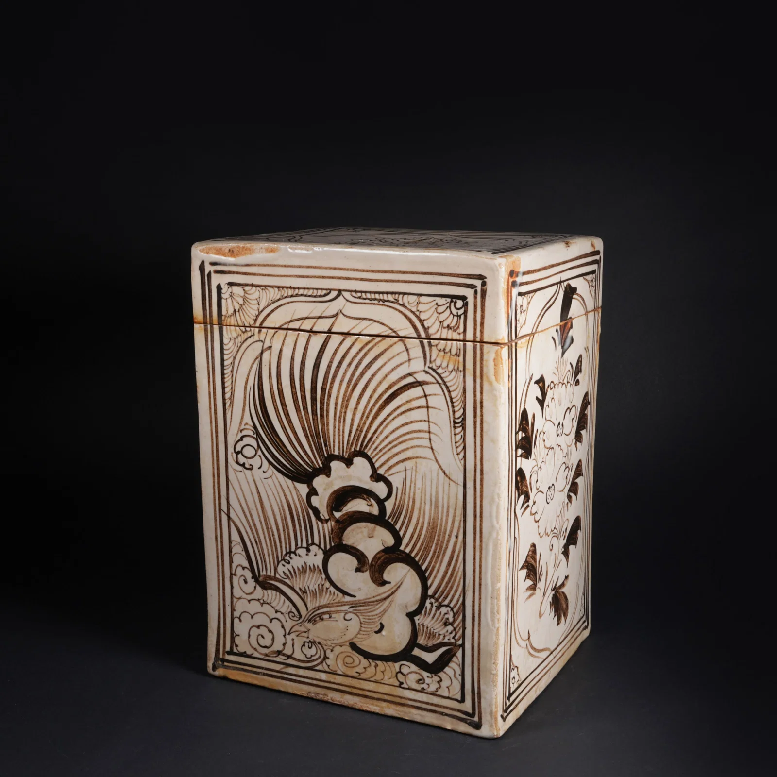 A CIZHOU WARE SCROLL HOLDER WITH DRAGON MOTIF