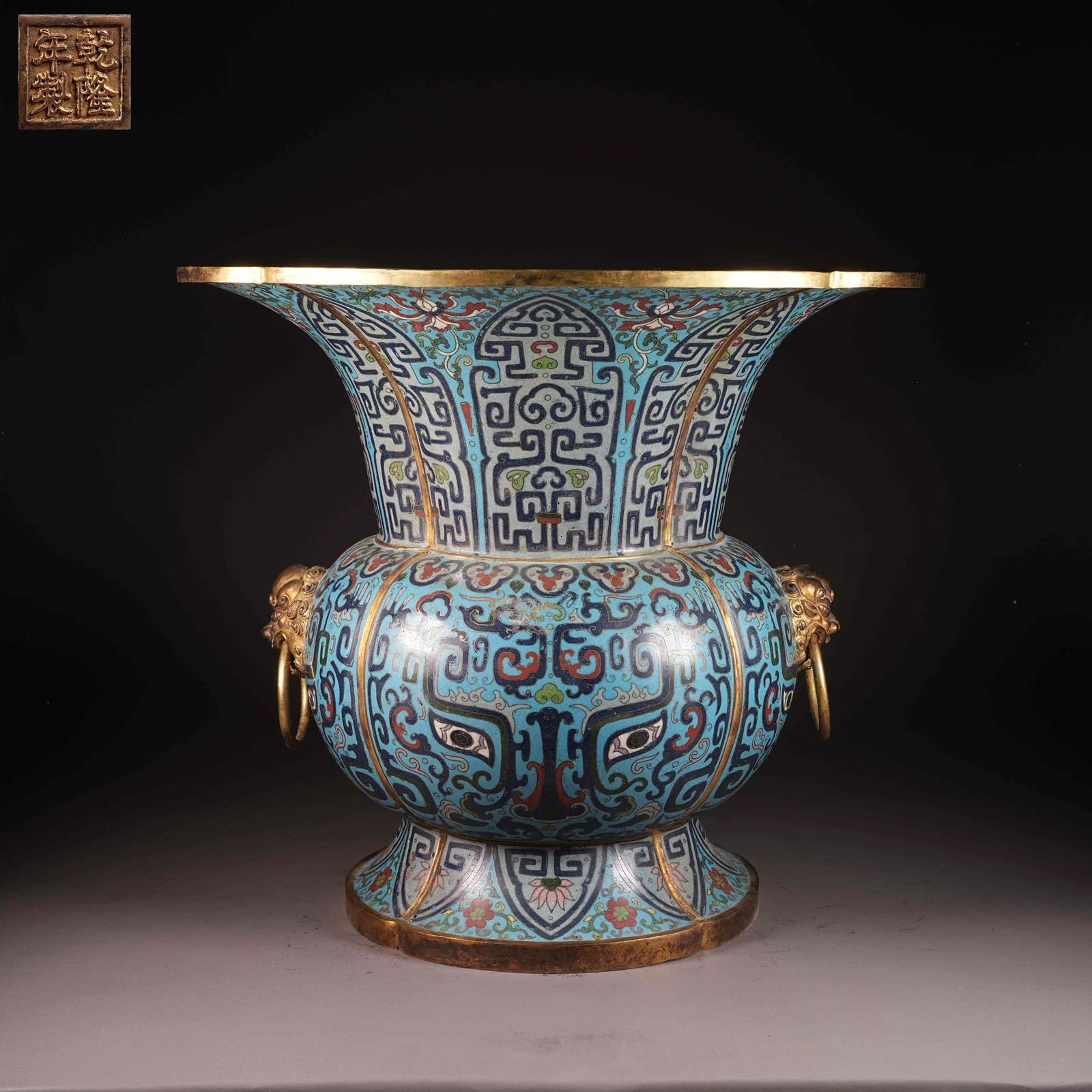 A CLOISONNÉ ENAMEL FUNERARY FLOWER-HEAD GU WITH BEAST FACE PATTERN ON BRONZE BODY