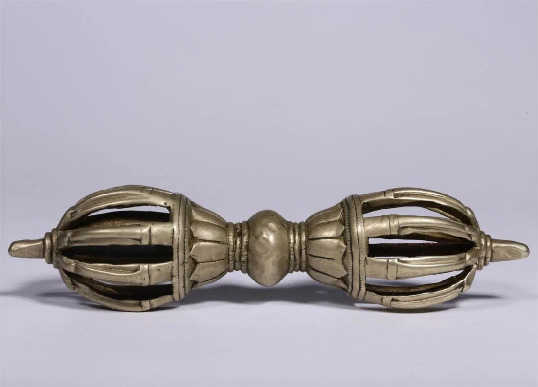 A copper eight-strand vajra from the Qing Dynasty