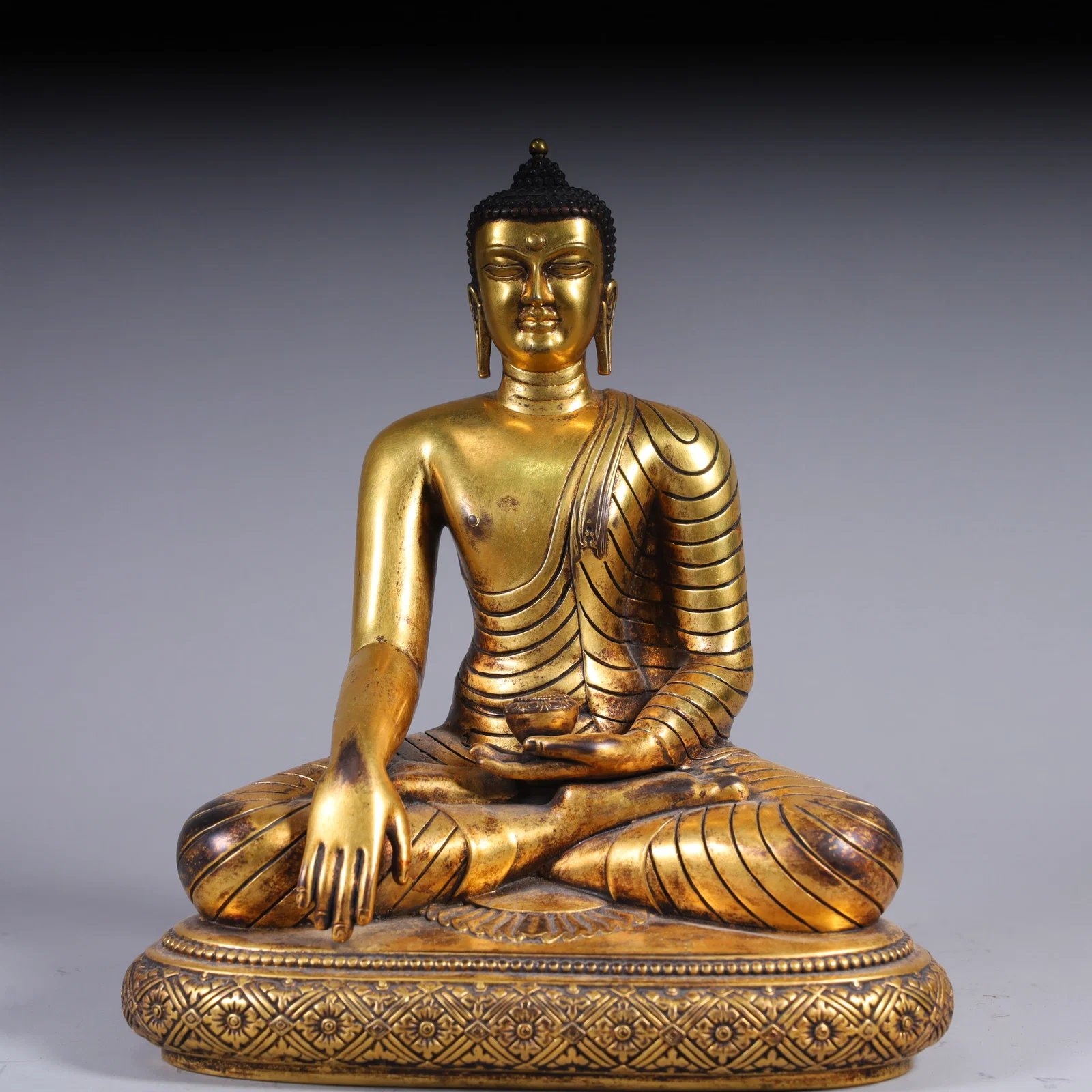 A copper-gilt Infinite Buddha of the Qing Dynasty