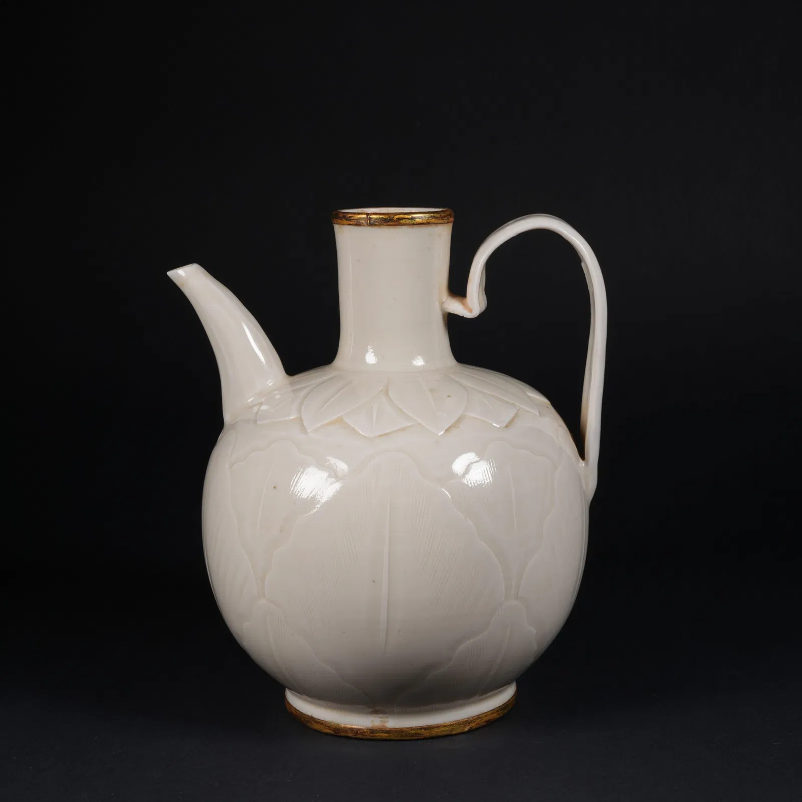 A DING WARE EWER