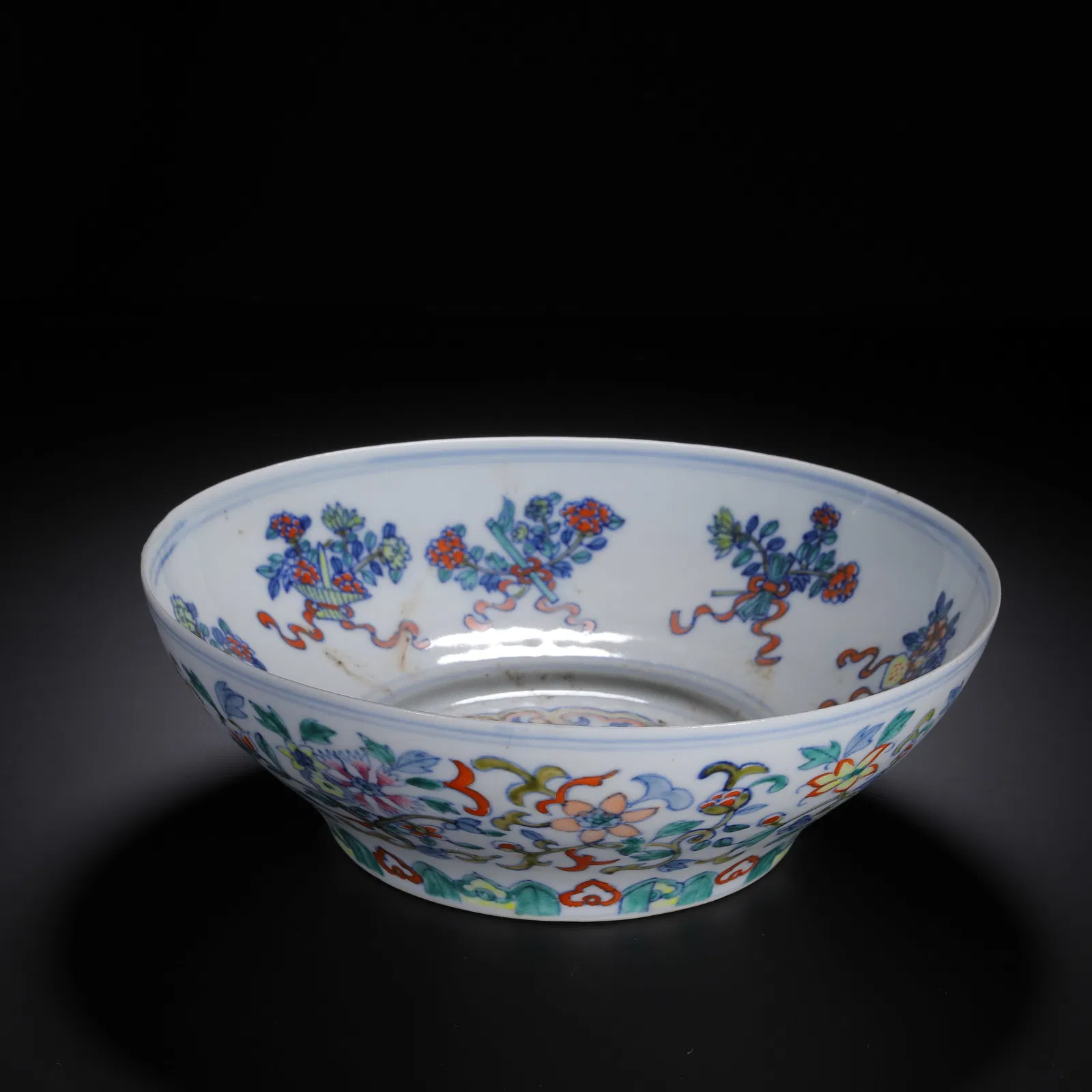 A DOUCAI GLAZE FLORAL SPRAYS BOWL