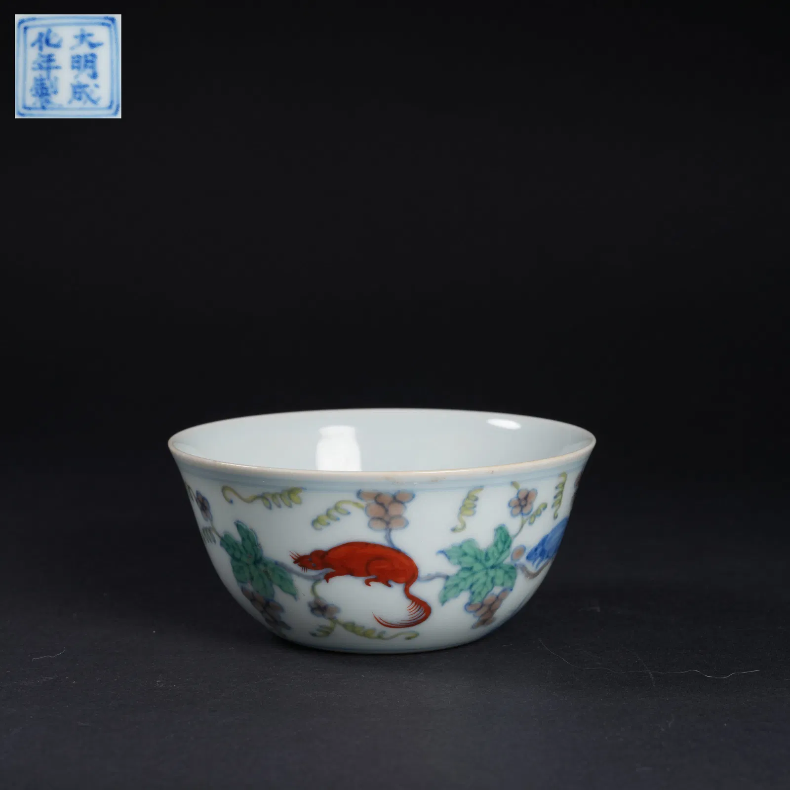 A DOUCAI "SQUIRREL AND GRAPES" MOTIF CUP