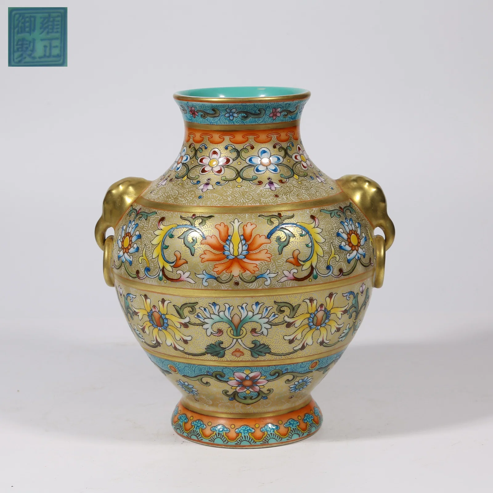 A ENAMEL-DECORATED FU-SHOU ZUN WITH PRECIOUS-FIGURE FLOWER MOTIF