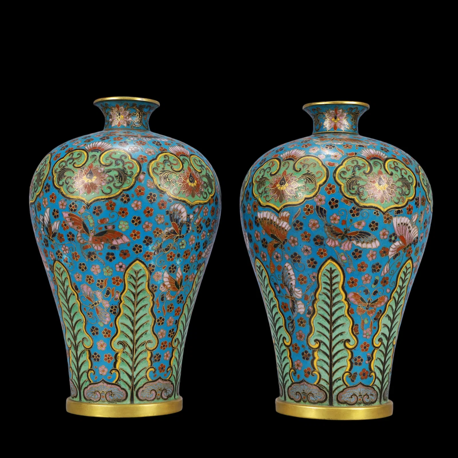 A Exquisite A pair of Cloisonne Flower and Butterfly Pattern Vase