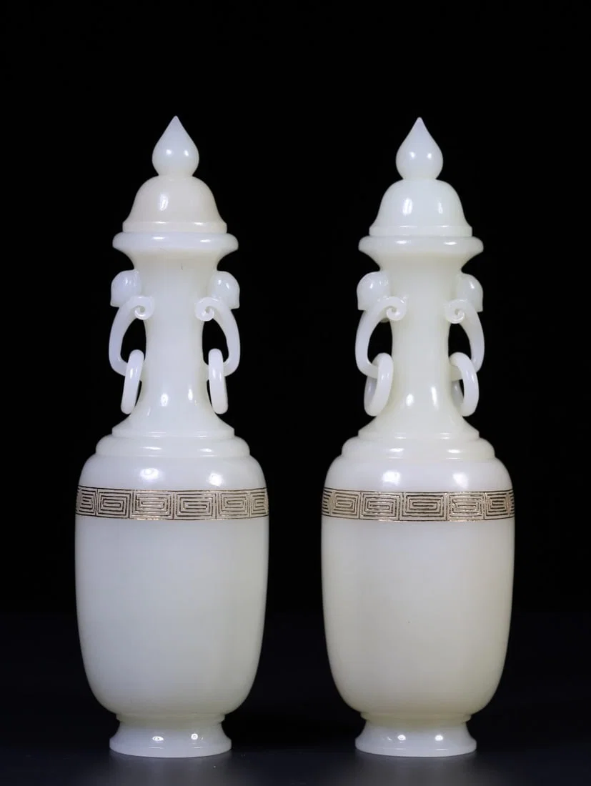 A Exquisite A pair of Hotan Jade Vase