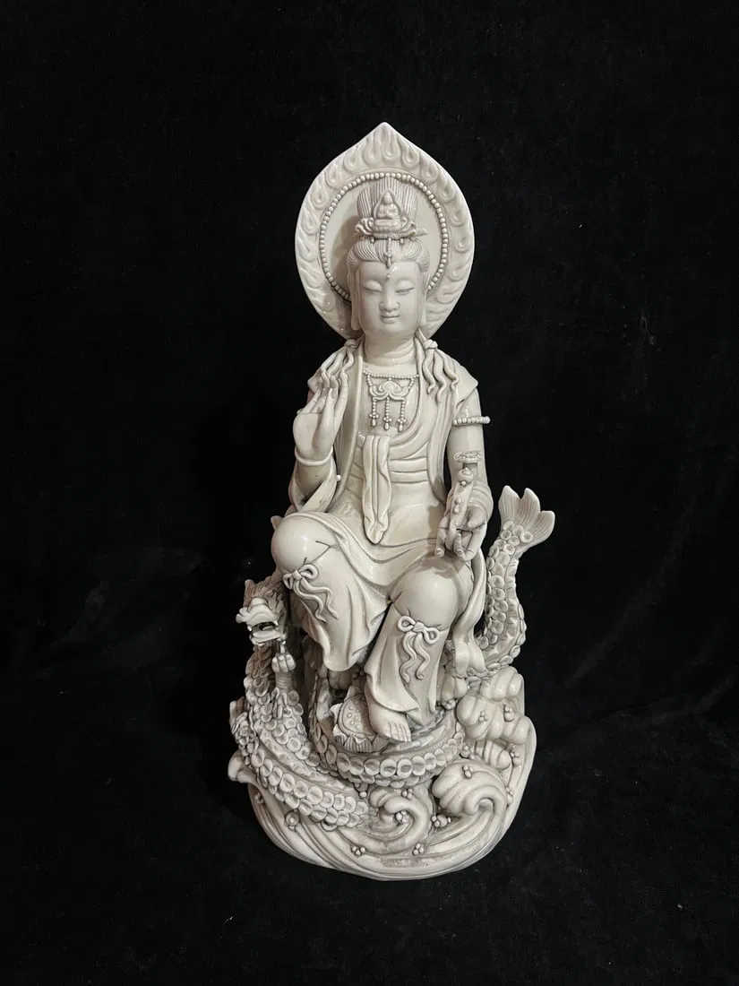 A Exquisite Blan De Chine Guanyin Ornament