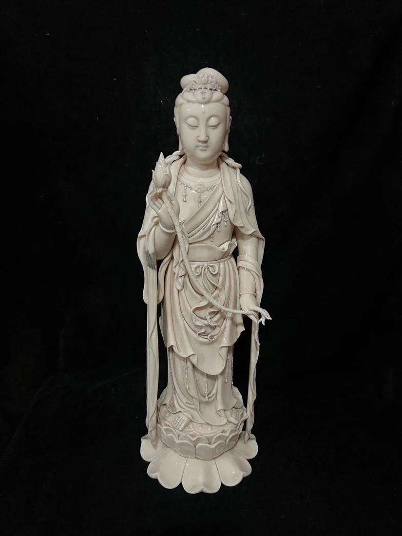 A Exquisite Blance-De-Chine Statue of Avalokitesvara Ornament