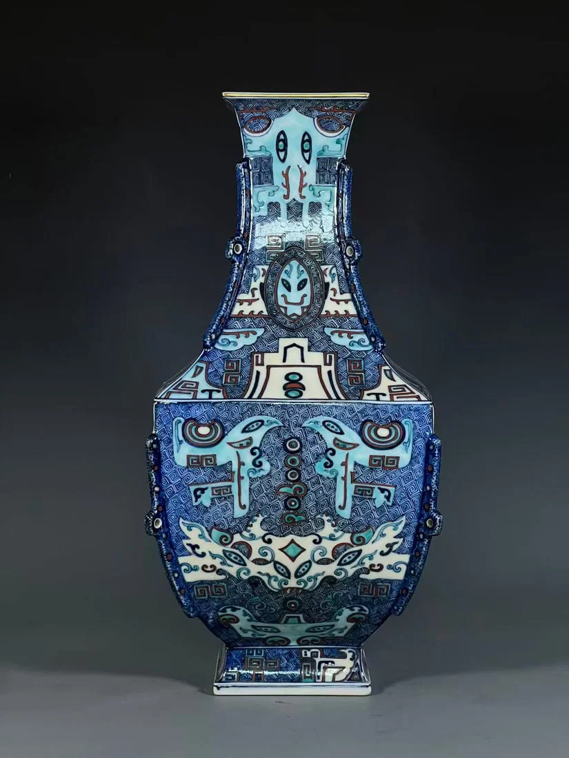 A Exquisite Blue and White Beast-Face Pattern Vase