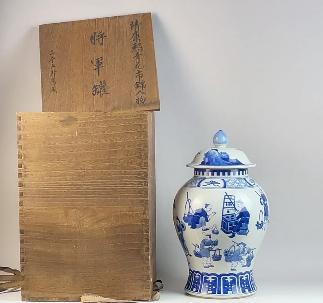 A Exquisite Blue and White Character and Story Pattern Jar