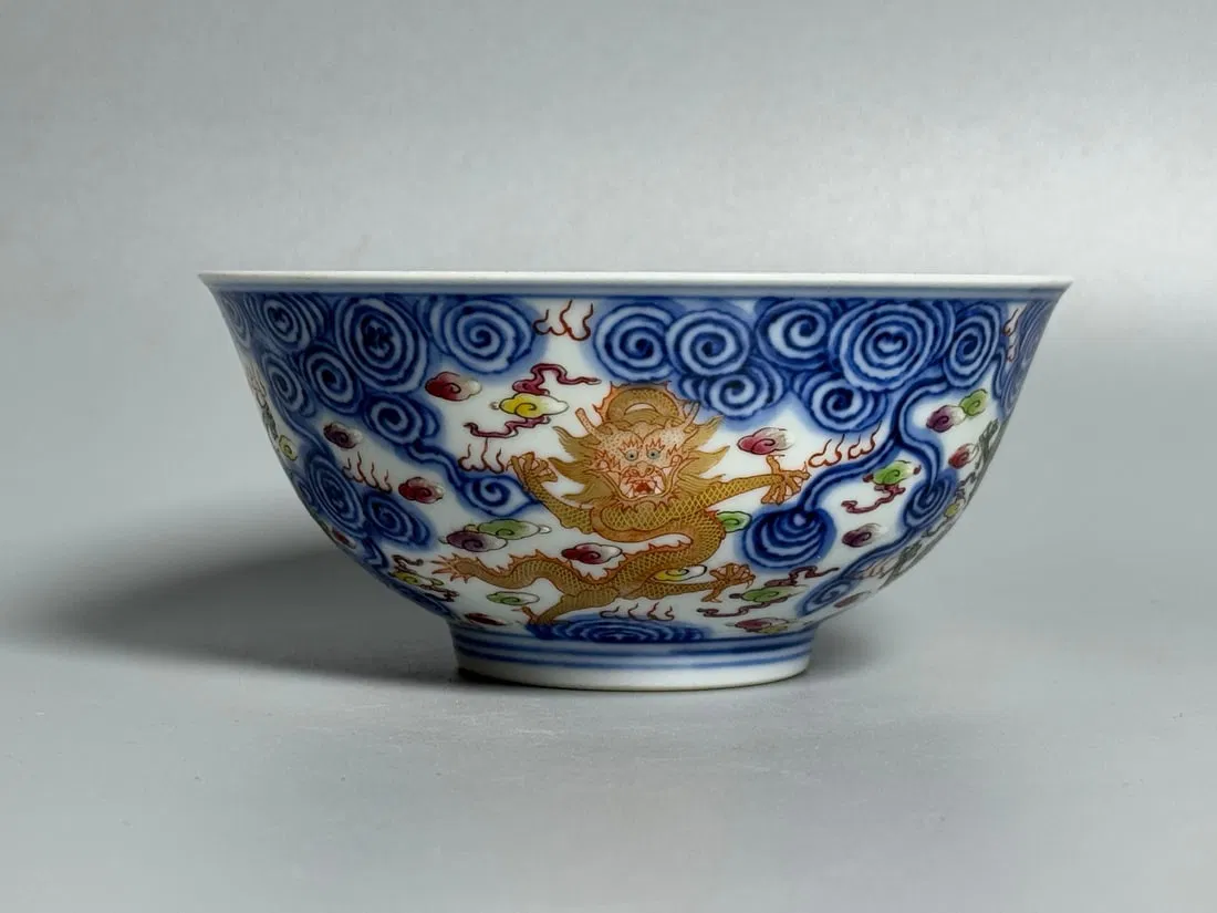 A Exquisite Blue and White Dragon Pattern Bowl