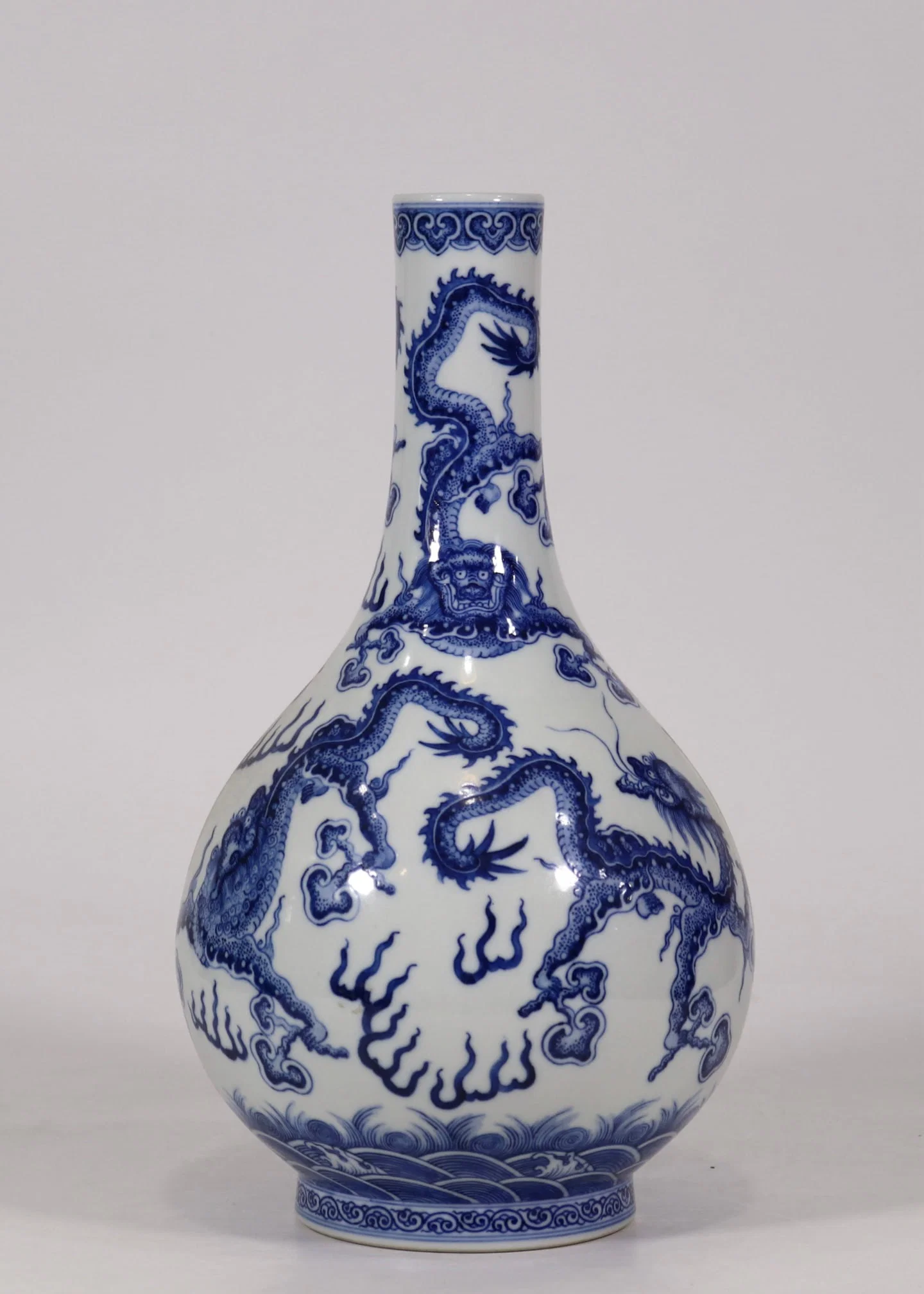 A Exquisite Blue and White Dragon Pattern Vase