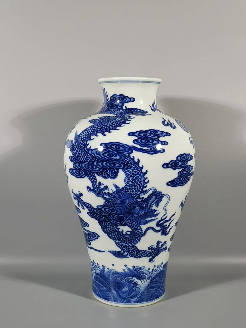 A Exquisite Blue and White Seawater Dragon Pattern Vase