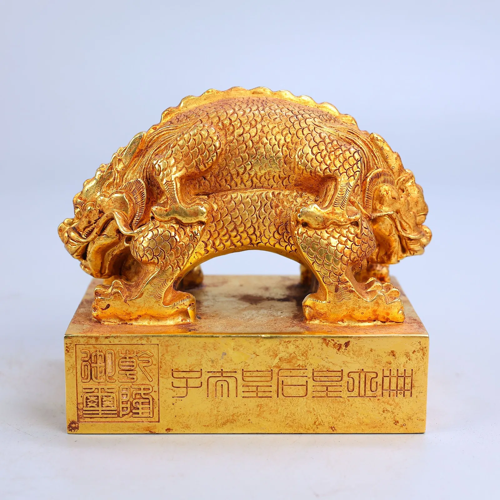 A Exquisite Bronze Gilt Carved Auspicious Beast Seal