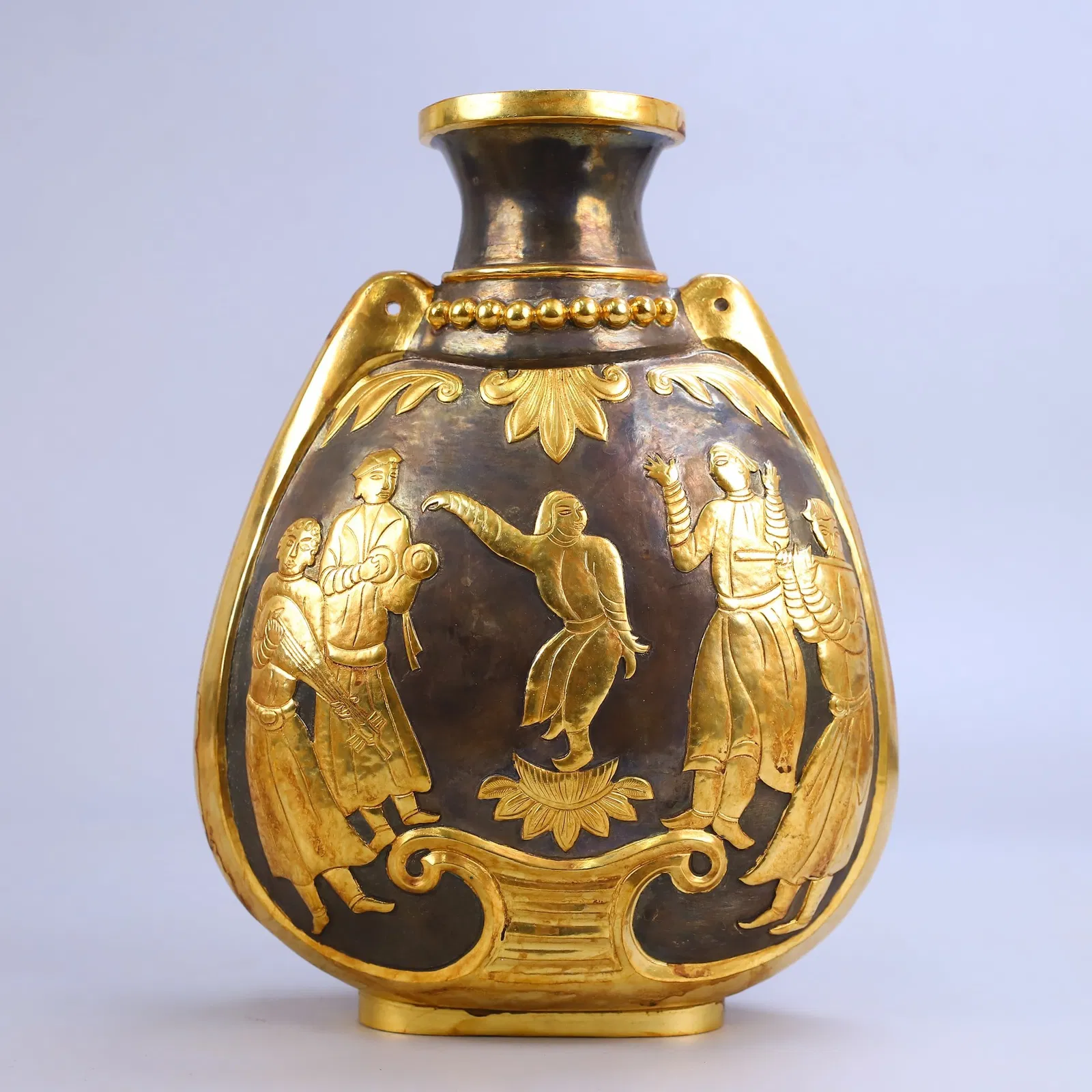 A Exquisite Bronze Gilt Human Pattern Vase
