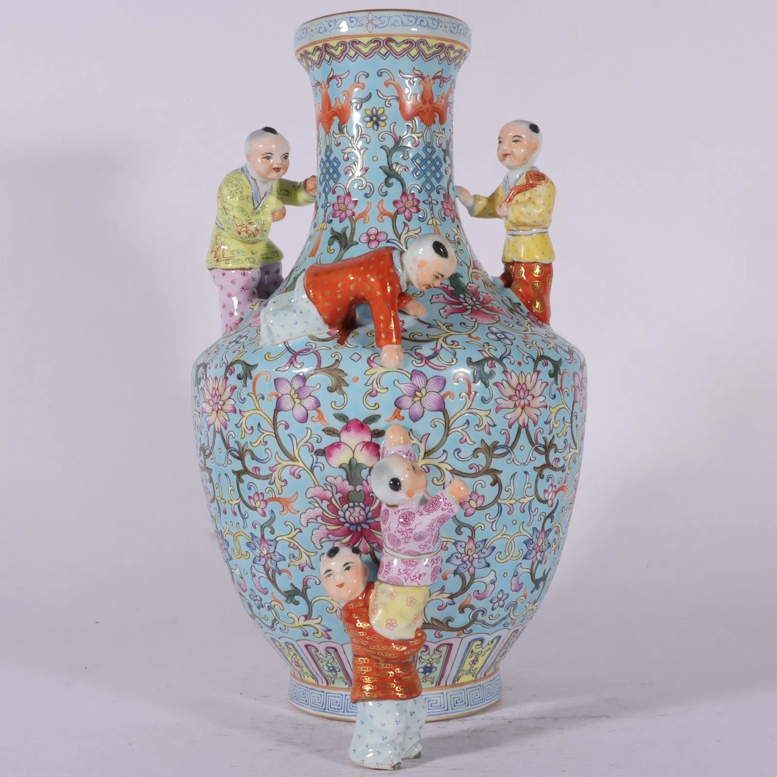 A Exquisite Enamel Green Ground Lotus Pattern Vase