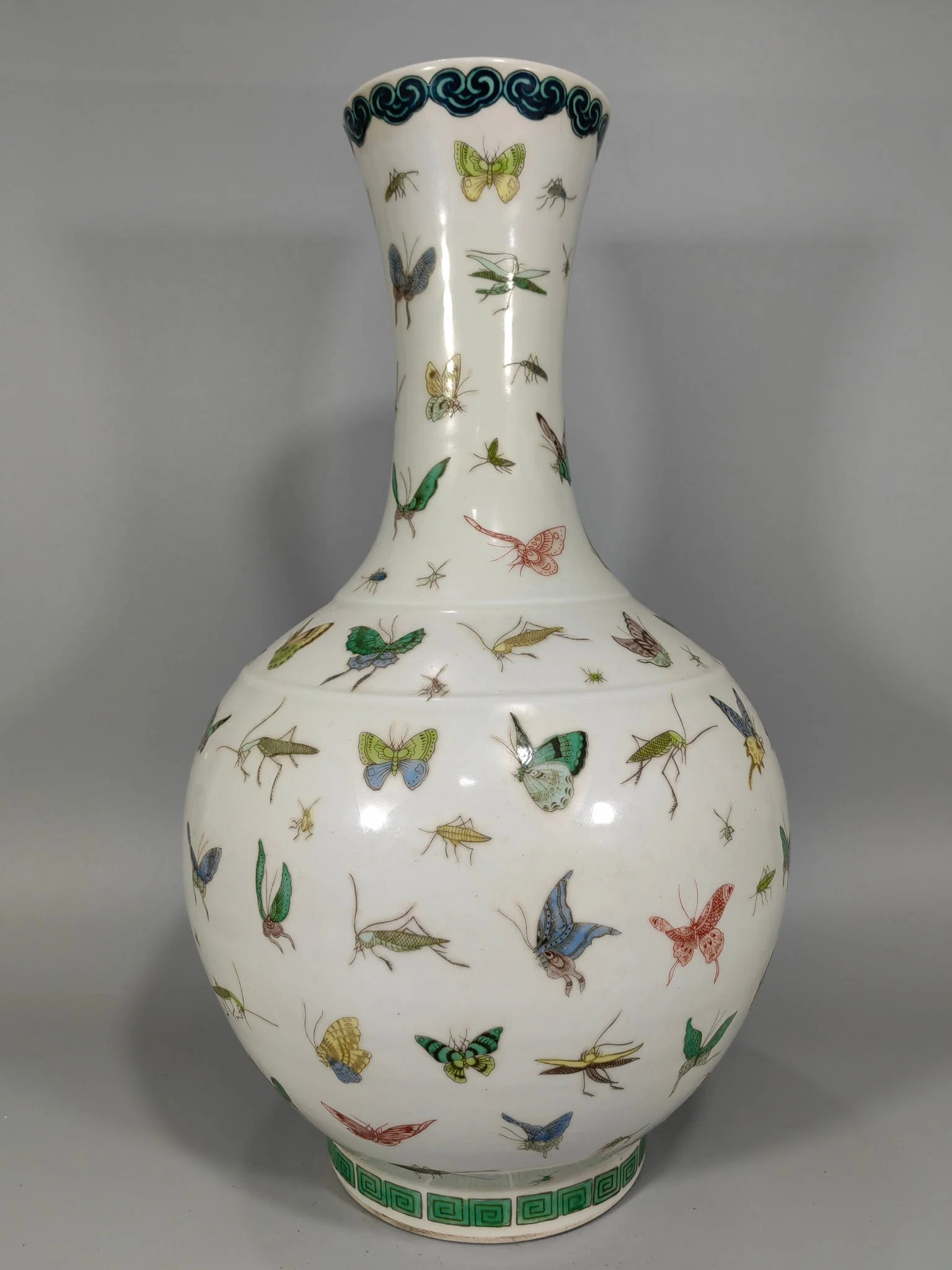 A Exquisite Famille-Rose Butterfly Pattern Vase