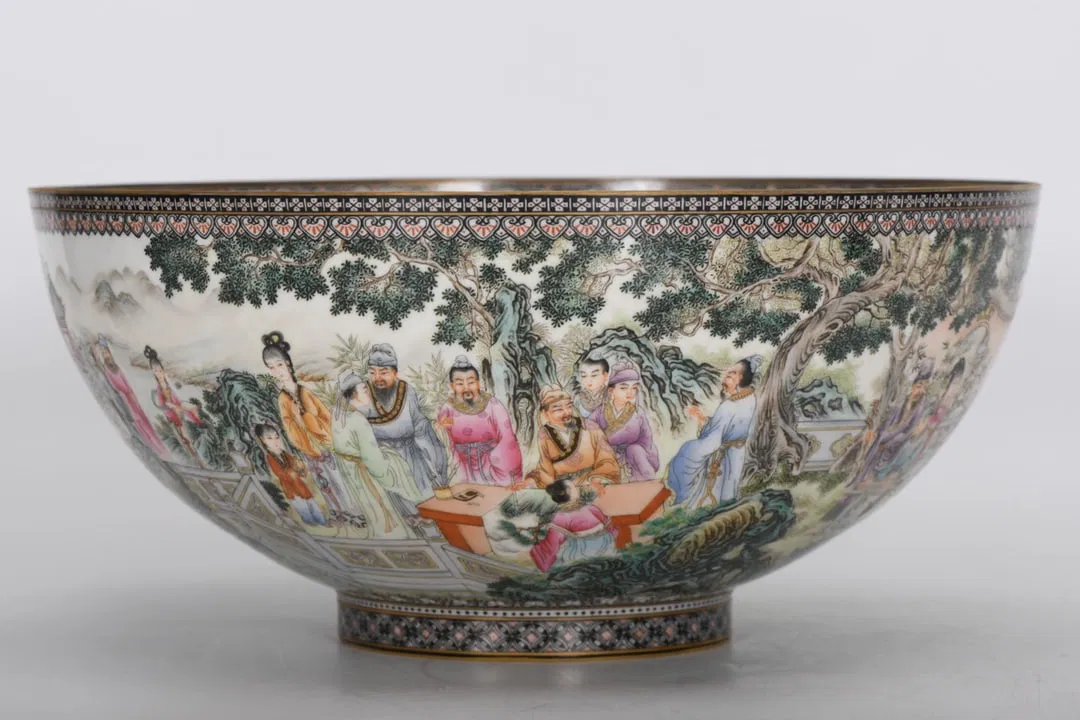 A Exquisite Famille-Rose Figure-Pattern Bowl