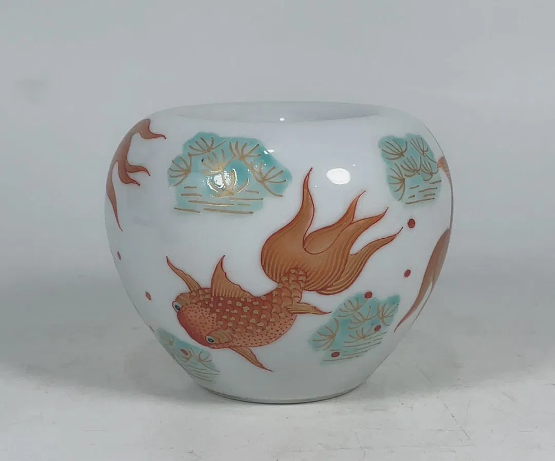 A Exquisite Famille-Rose Fish and Lotus Pattern Brush Washer