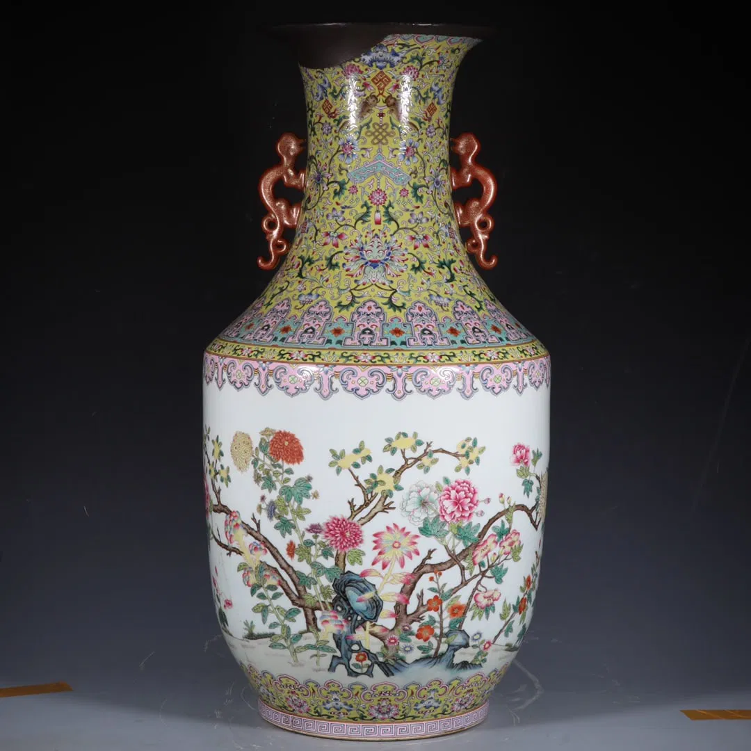 A Exquisite Famille-Rose Flower Pattern Double-Ears Vase