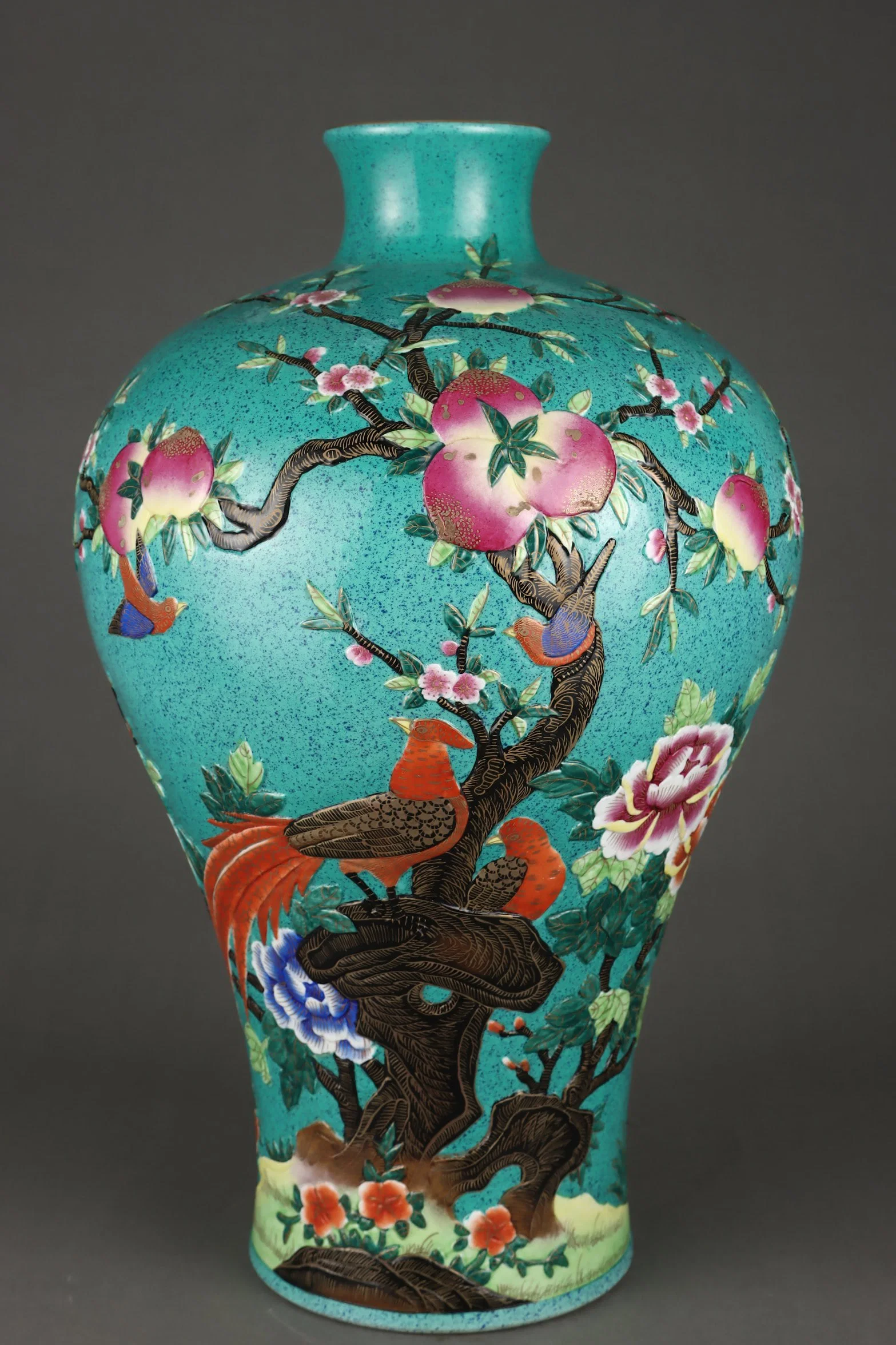 A Exquisite Famille-Rose Green Ground Flower and Bird Pattern Vase