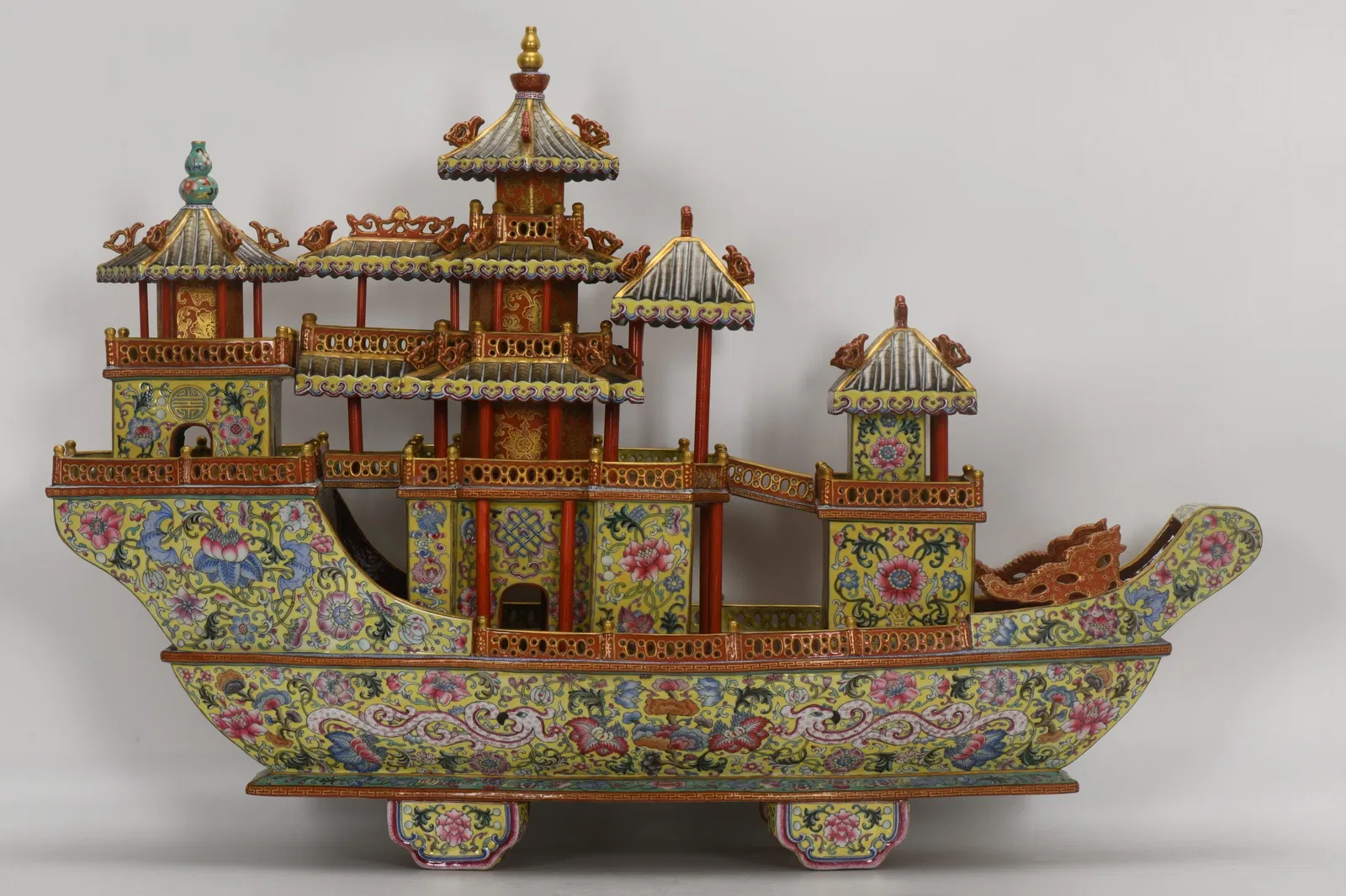 A Exquisite Famille-Rose Interlocking Lotus-Pattern Boat Ornament