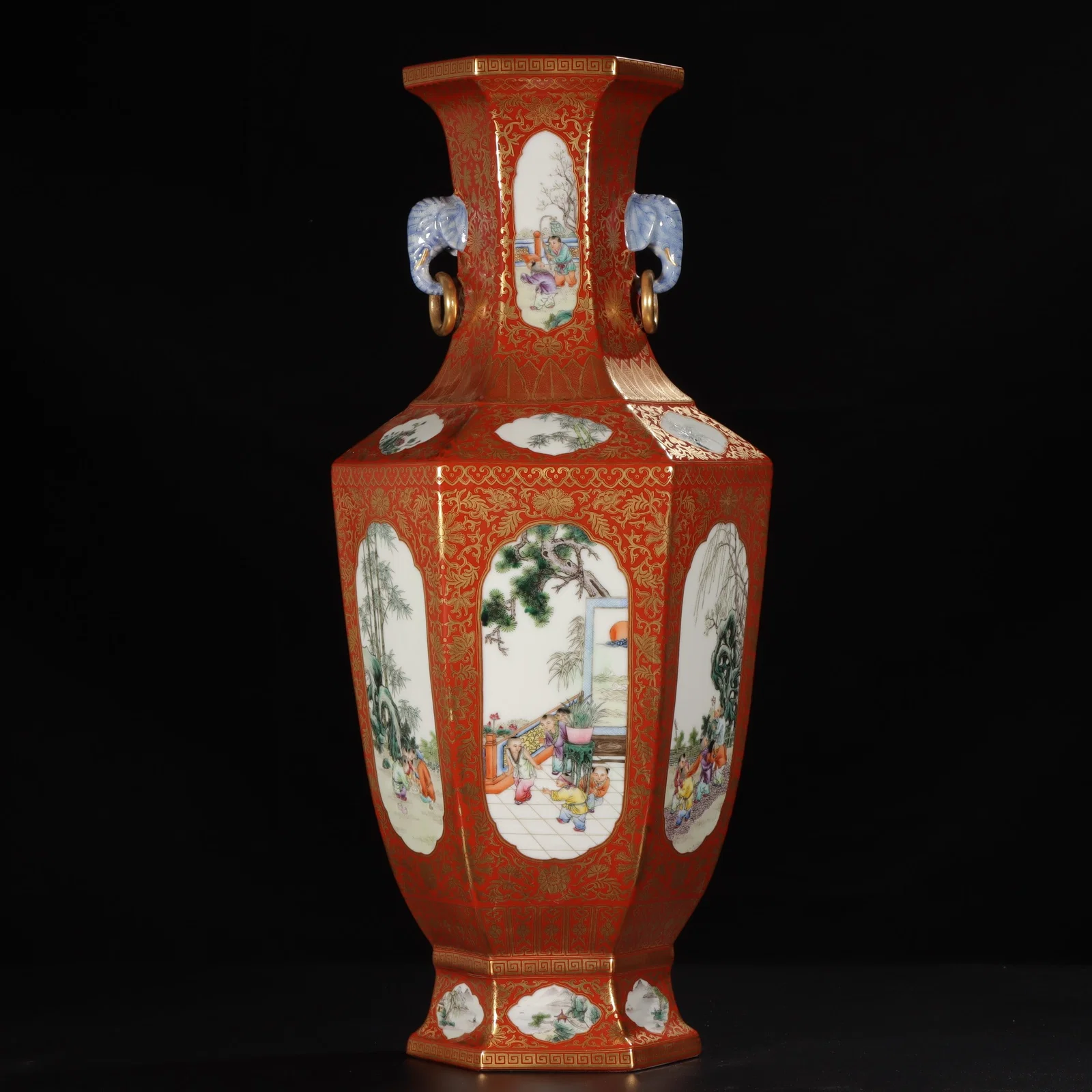 A Exquisite Famille-Rose Iron-Red Painted Gold Figures Pattern Elephant-Ears Vase