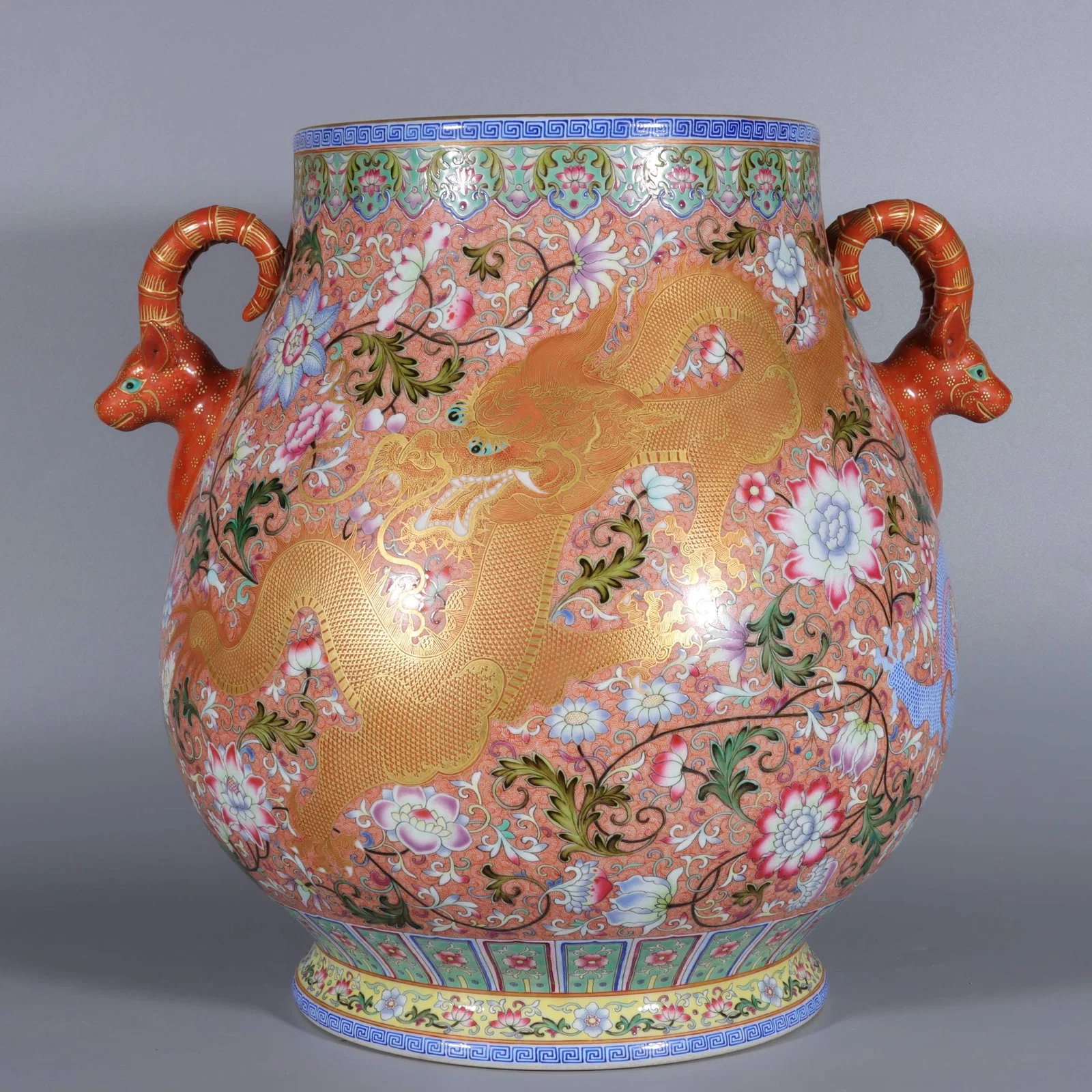 A Exquisite Famille-Rose Painted Gold Dragon Pattern Deer Head Vase