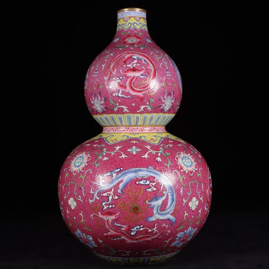 A Exquisite Famille-Rose Ruby Red Dragon Pattern Gourd-Shaped Vase