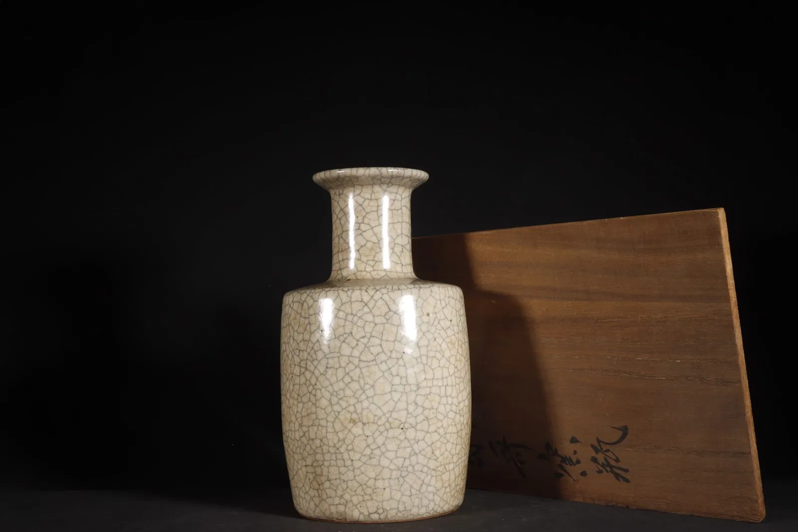 A Exquisite Ge Kiln Beige Glazed Vase