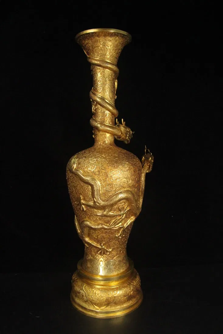 A Exquisite Gilt Bronze Carved Coiled Dragon Vase