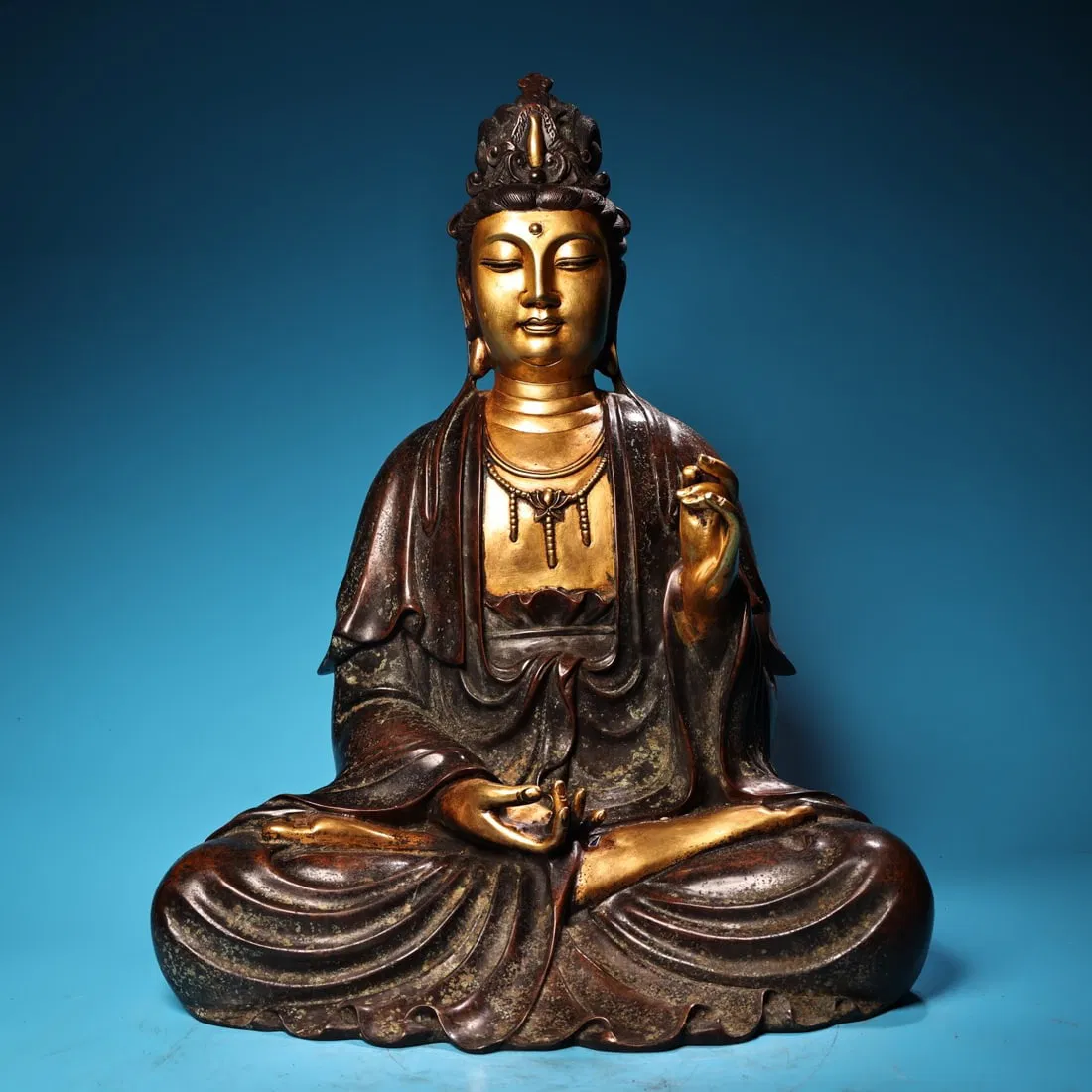 A Exquisite Gilt Bronze Carved Statue of Avalokitesvara Ornament