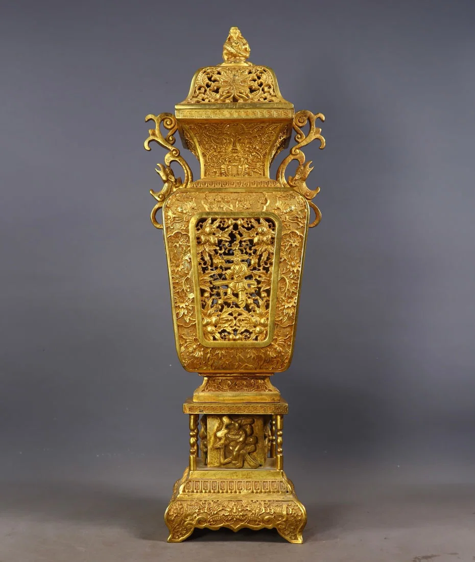 A Exquisite Gilt Bronze Flower Pattern Double-Ears Vase