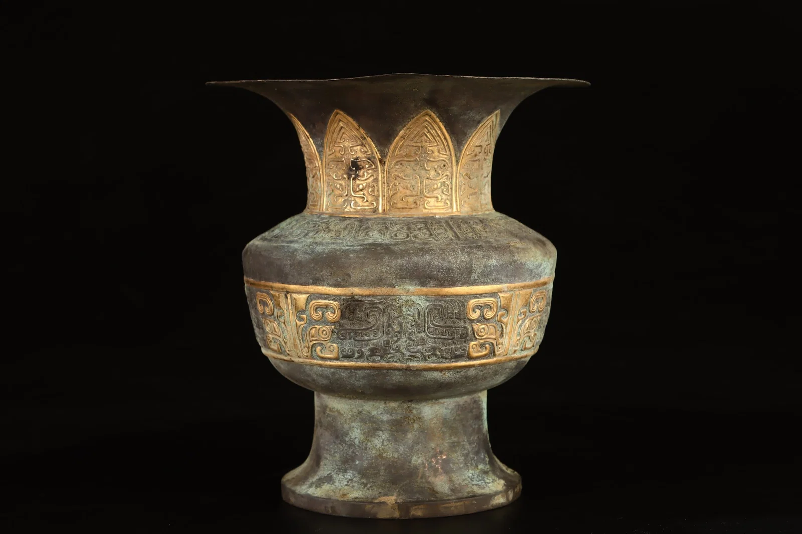 A Exquisite Gilt Silver Beast-Face Pattern Vase