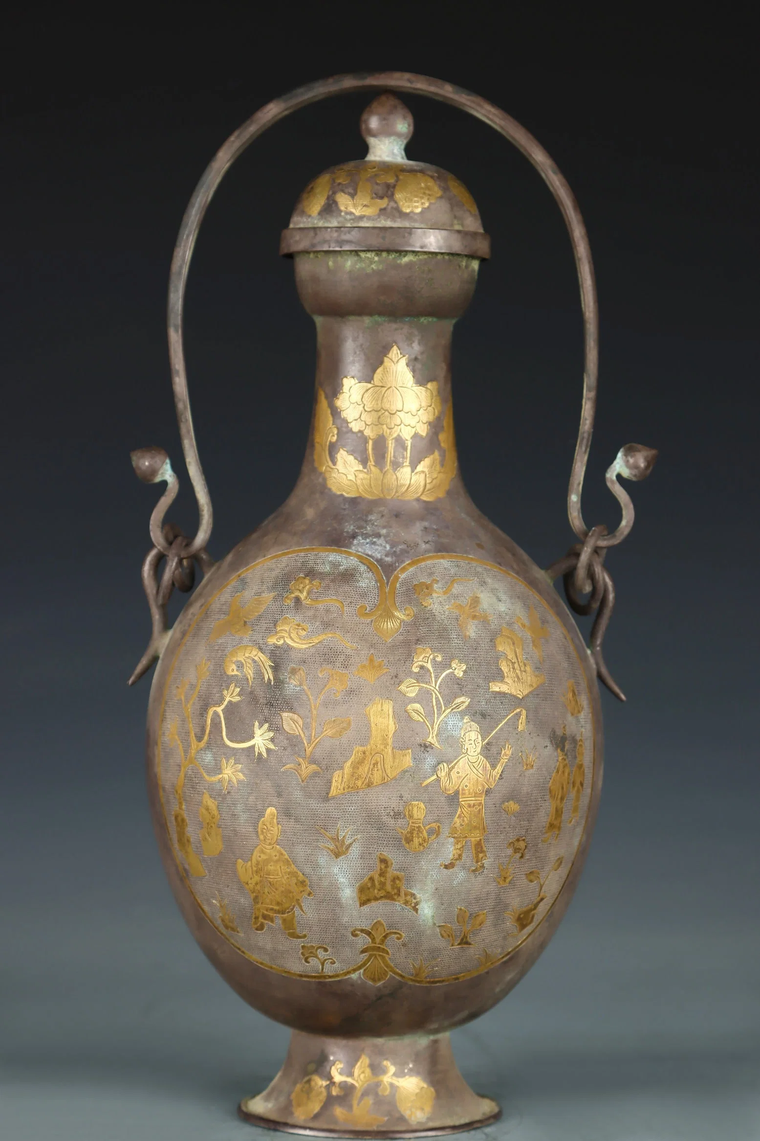 A Exquisite Gilt Silver Figures Pattern Ewer
