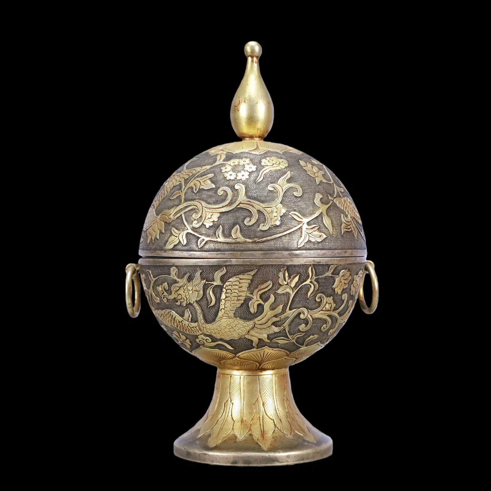 A Exquisite Gilt Silver Lotus Pattern Phoenix Pattern Double-Ears Vase