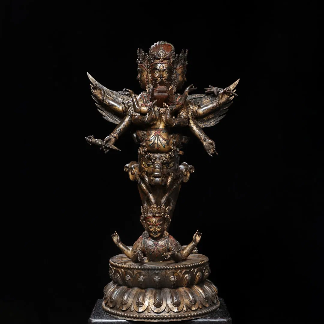 A Exquisite Gold Overlaid Bronze Vajra Ornament